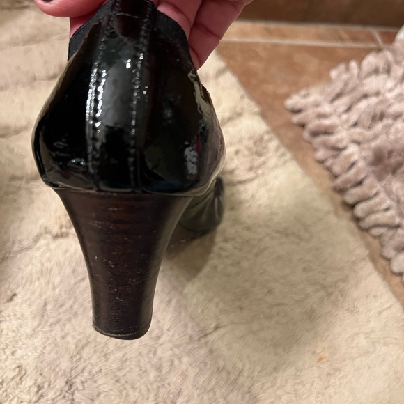 Tory Burch Caroline Patent Elastic Wedge - Picture 10 of 13